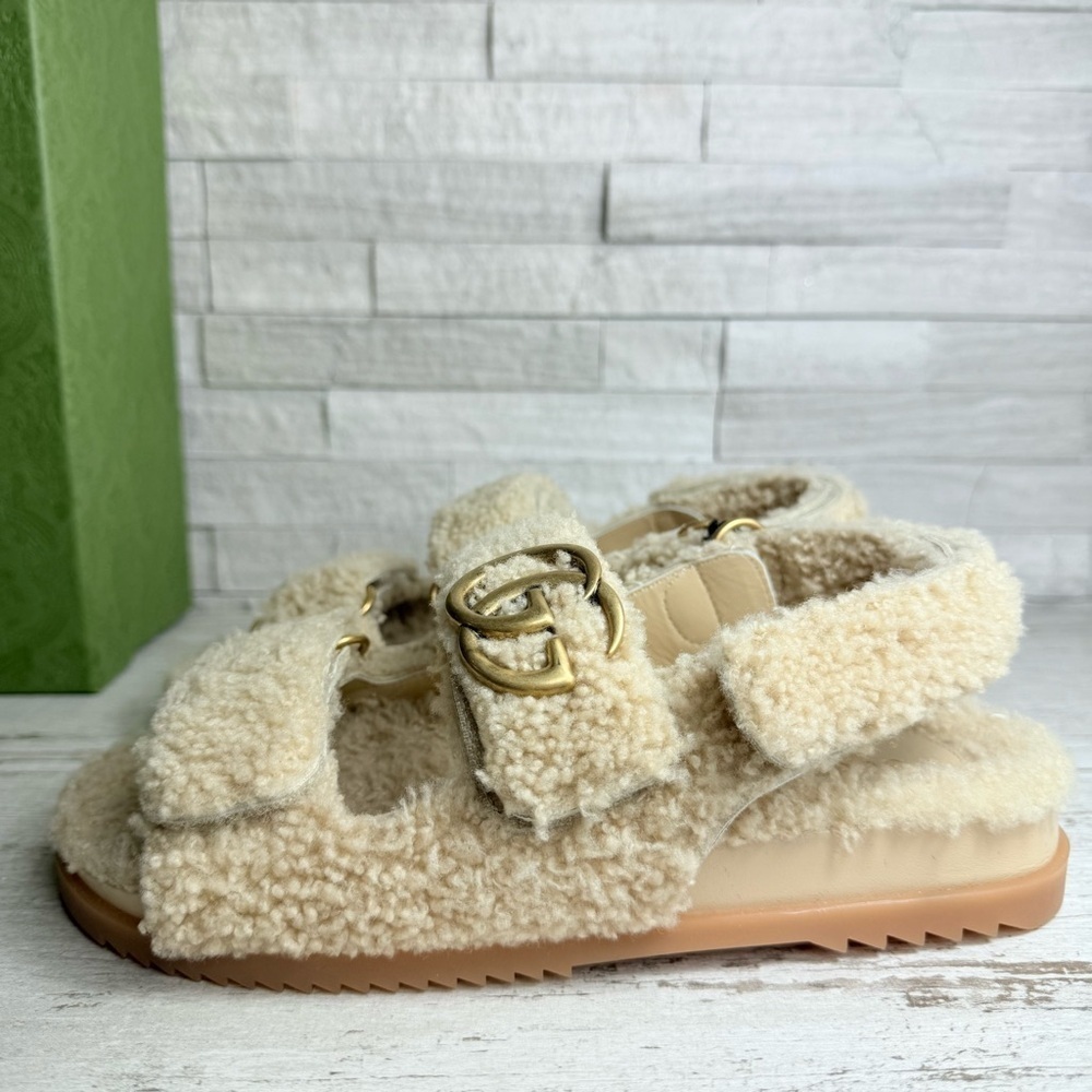 Gucci Women’s 38.5 Merino Wool Shearling GG Marmont Dad Sandals Buterscotch NEW - Picture 5 of 16